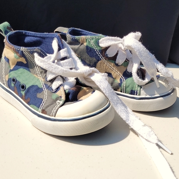 ✅️3/40$ BABY GAP high top shoe - Picture 1 of 8